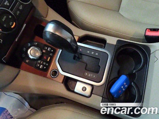Land Rover Discovery 2011 — photo 11