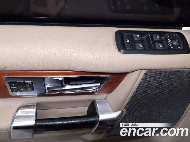 Land Rover Discovery 2011 — photo 12