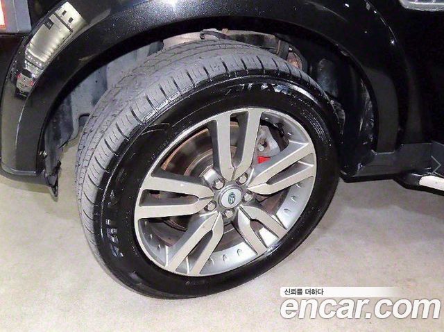 Land Rover Discovery 2011 — photo 17