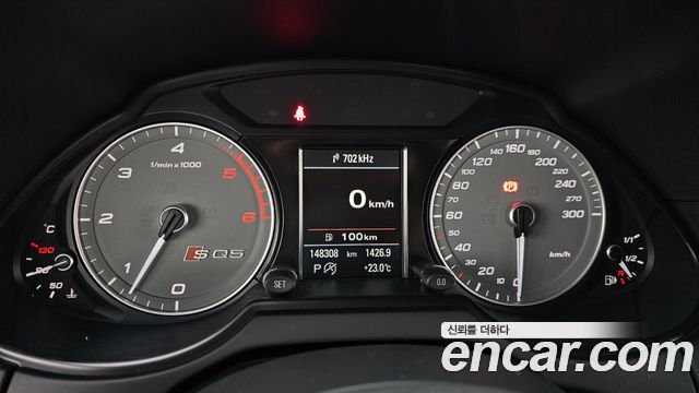 Audi SQ5 2016 — photo 8