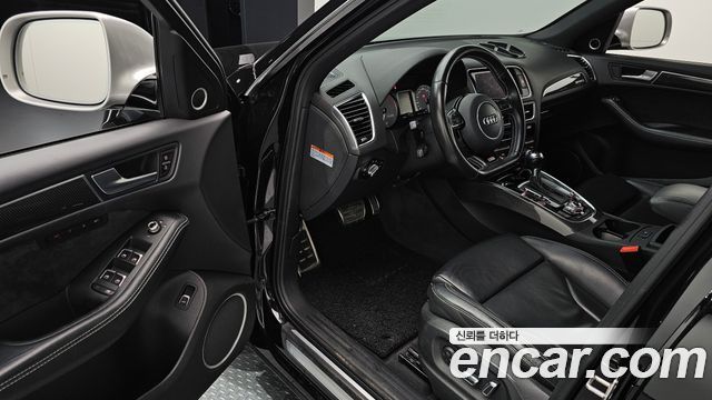 Audi SQ5 2016 — photo 10