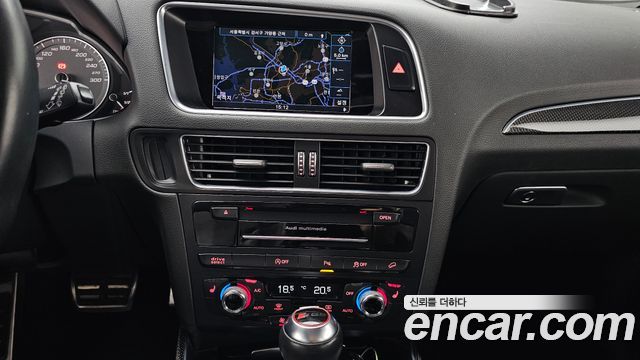 Audi SQ5 2016 — photo 14