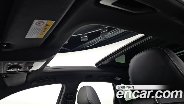 Audi SQ5 2016 — photo 16