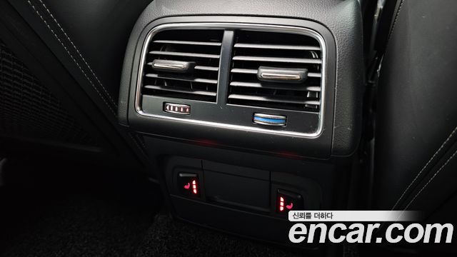 Audi SQ5 2016 — photo 18