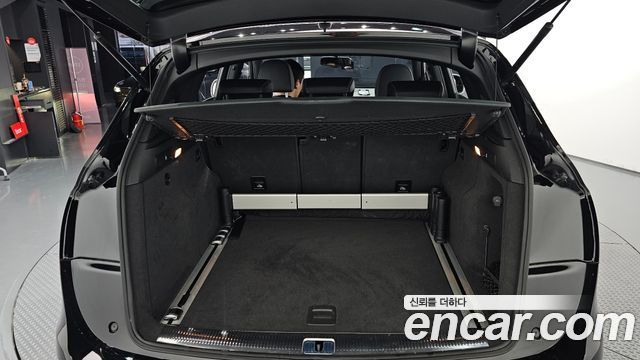 Audi SQ5 2016 — photo 19