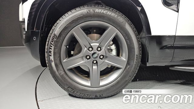 Land Rover Defender 2024 — photo 5