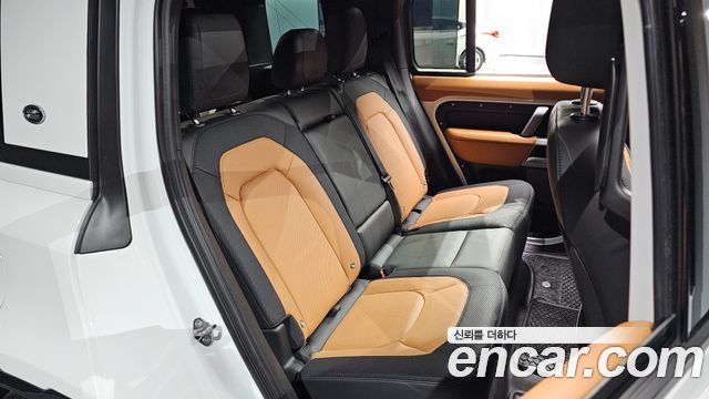 Land Rover Defender 2024 — photo 17