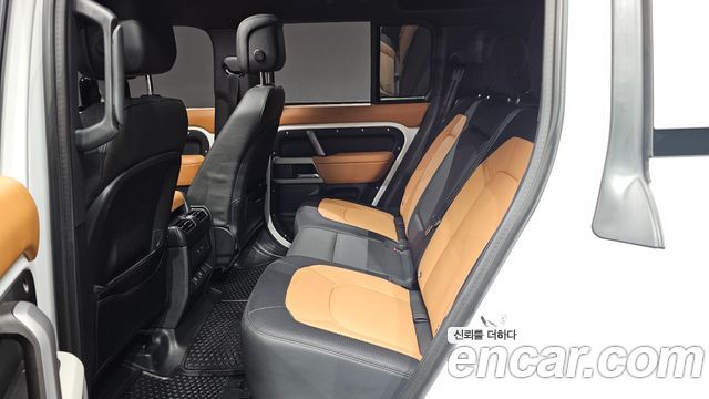 Land Rover Defender 2024 — photo 18