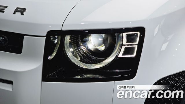 Land Rover Defender 2024 — photo 8