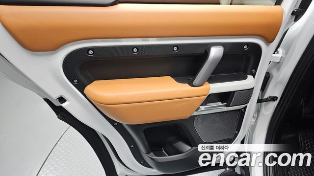 Land Rover Defender 2024 — photo 15