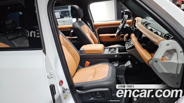 Land Rover Defender 2024 — photo 16