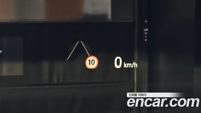Land Rover Defender 2024 — photo 27