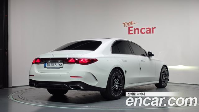 Mercedes-Benz E-Class 2026 — photo 2