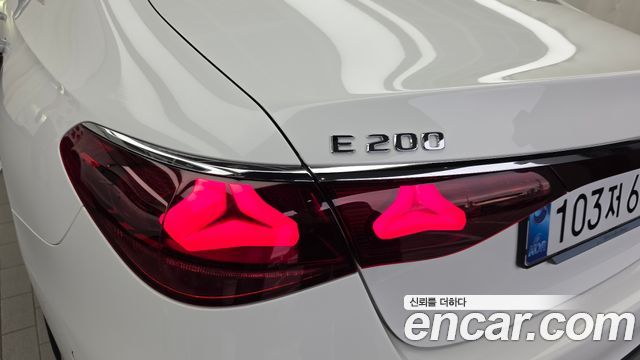 Mercedes-Benz E-Class 2026 — photo 9