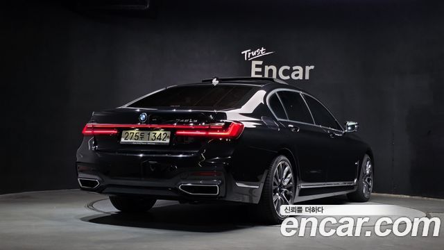 BMW 7-Series 2021 — photo 2