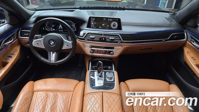 BMW 7-Series 2021 — photo 10