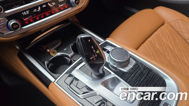 BMW 7-Series 2021 — photo 12