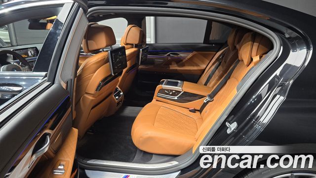 BMW 7-Series 2021 — photo 18