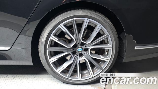 BMW 7-Series 2021 — photo 7