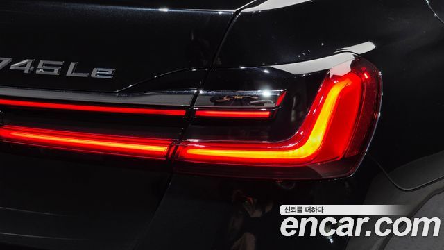 BMW 7-Series 2021 — photo 9