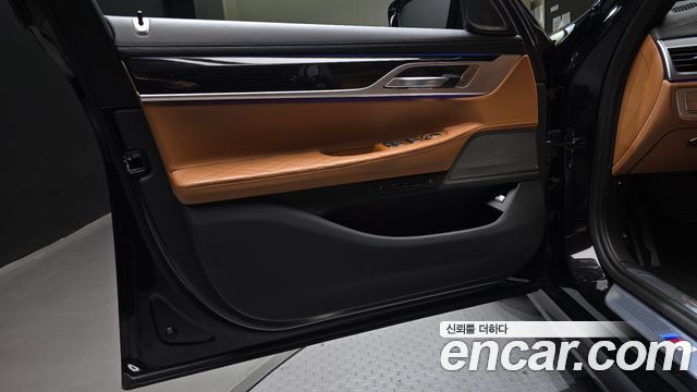 BMW 7-Series 2021 — photo 14