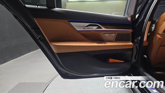 BMW 7-Series 2021 — photo 15