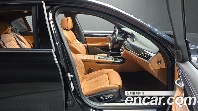 BMW 7-Series 2021 — photo 16