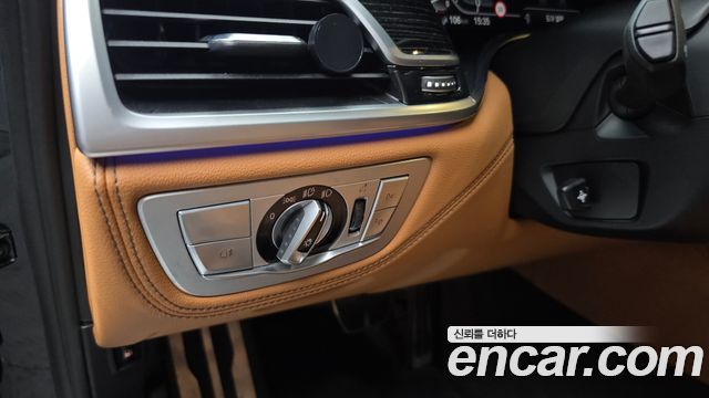 BMW 7-Series 2021 — photo 28