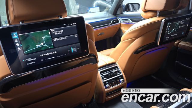 BMW 7-Series 2021 — photo 29