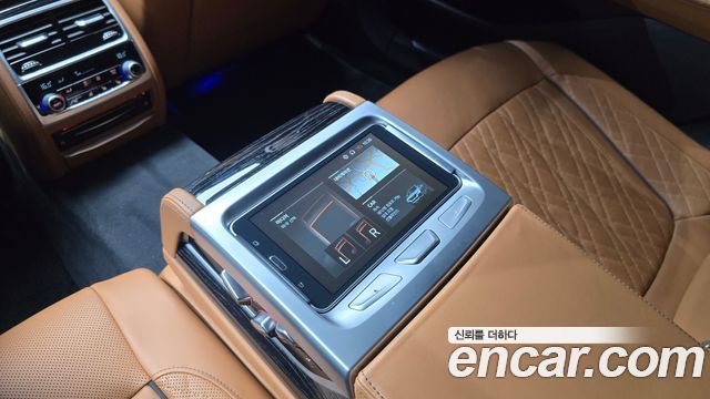 BMW 7-Series 2021 — photo 30
