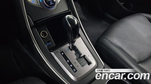 Hyundai AVANTE 2014 — photo 12