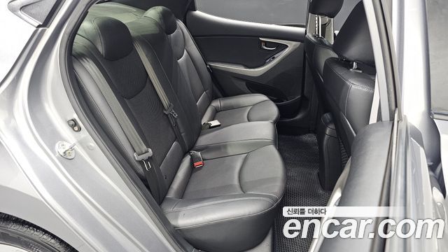 Hyundai AVANTE 2014 — photo 17