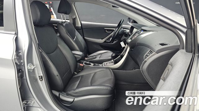 Hyundai AVANTE 2014 — photo 16