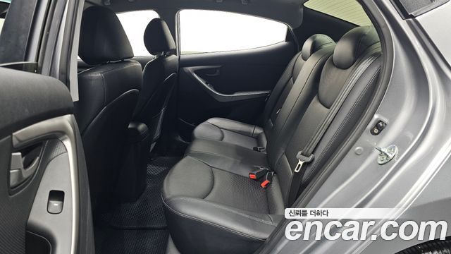 Hyundai AVANTE 2014 — photo 30