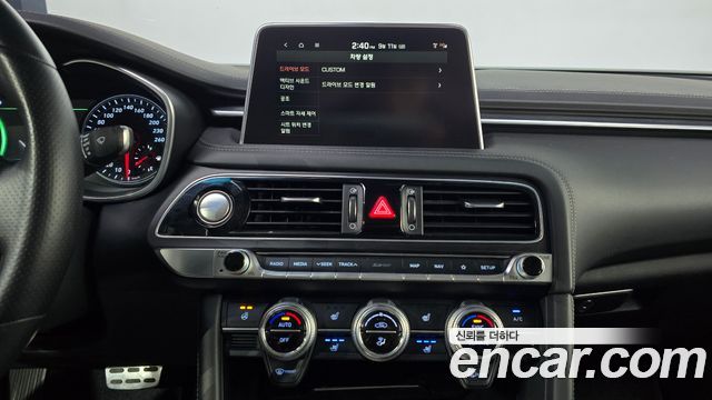 Genesis G70 2018 — photo 21