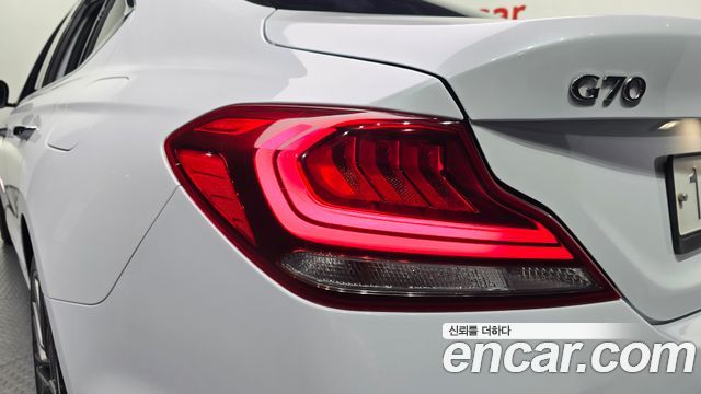 Genesis G70 2018 — photo 9