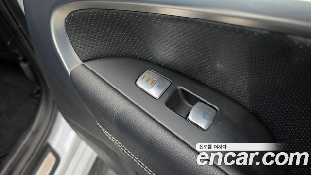 Genesis G70 2018 — photo 27