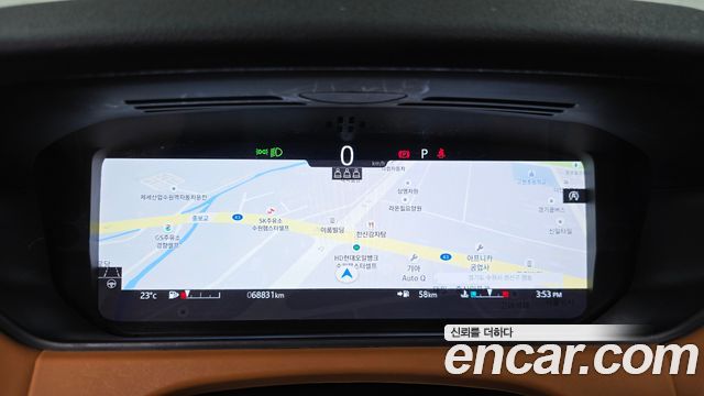 Land Rover Range Rover Velar 2022 — photo 11