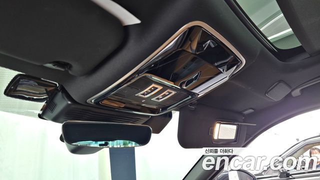 Land Rover Range Rover Velar 2022 — photo 21