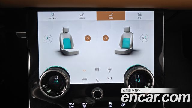 Land Rover Range Rover Velar 2022 — photo 22