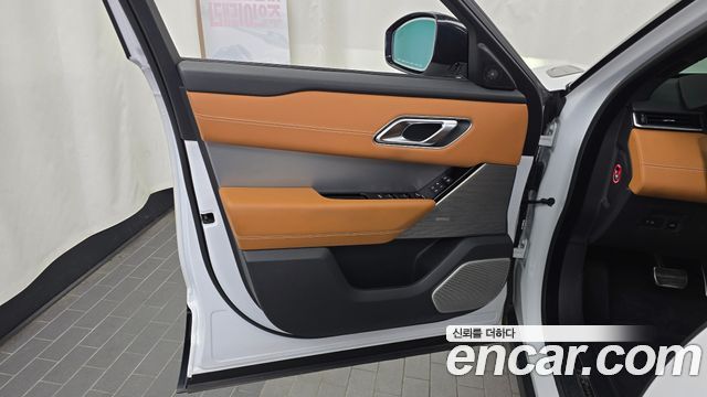 Land Rover Range Rover Velar 2022 — photo 14