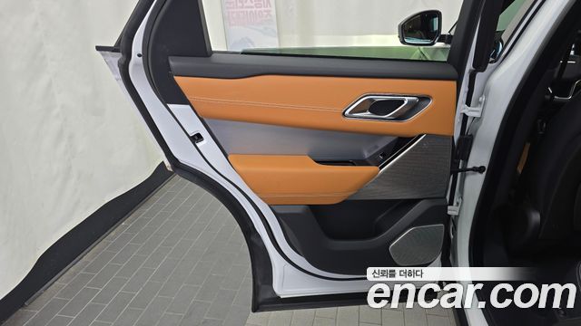 Land Rover Range Rover Velar 2022 — photo 15
