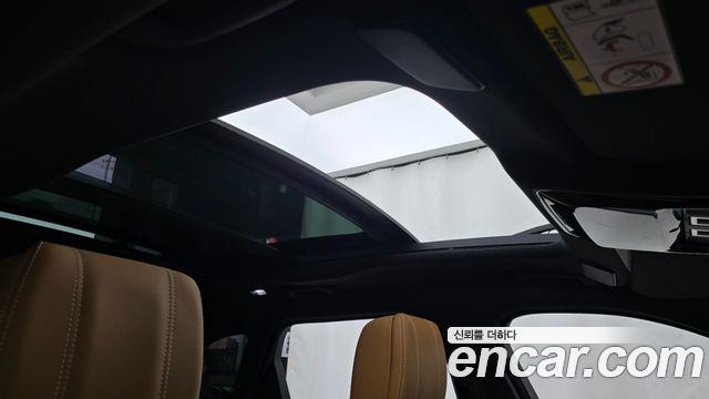 Land Rover Range Rover Velar 2022 — photo 28