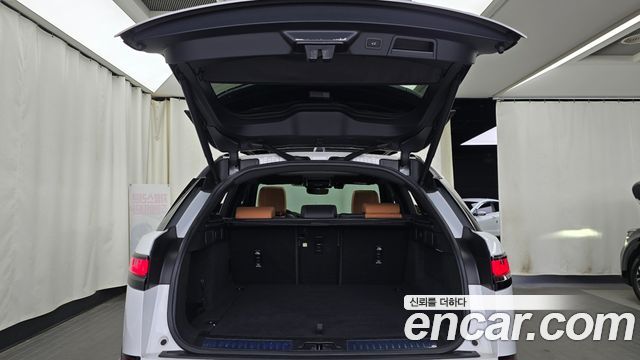 Land Rover Range Rover Velar 2022 — photo 36