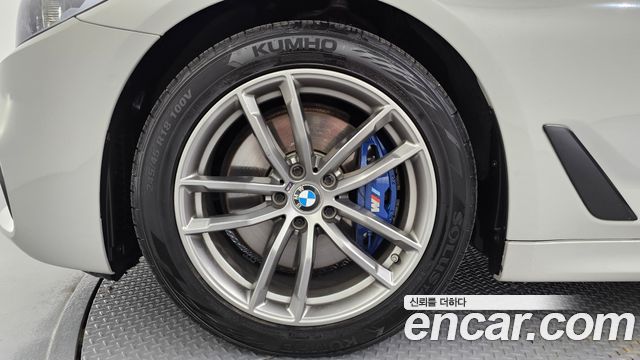BMW 5-Series 2019 — photo 5