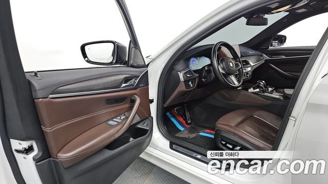 BMW 5-Series 2019 — photo 13