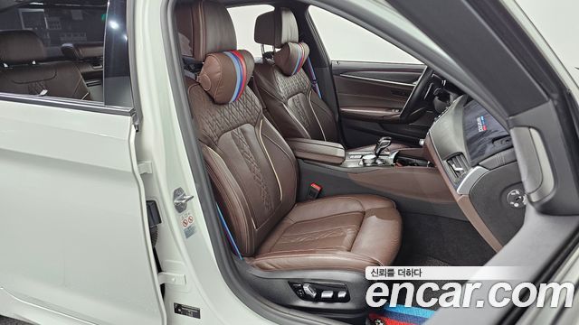 BMW 5-Series 2019 — photo 17