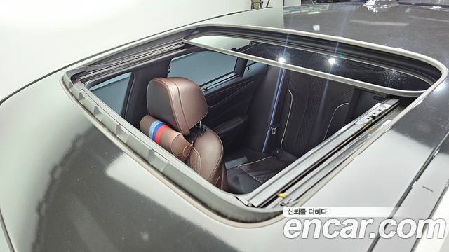 BMW 5-Series 2019 — photo 22