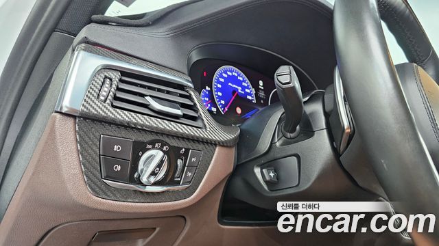 BMW 5-Series 2019 — photo 26