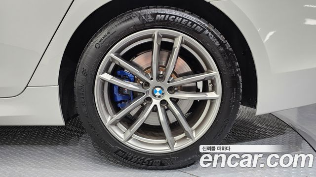 BMW 5-Series 2019 — photo 7